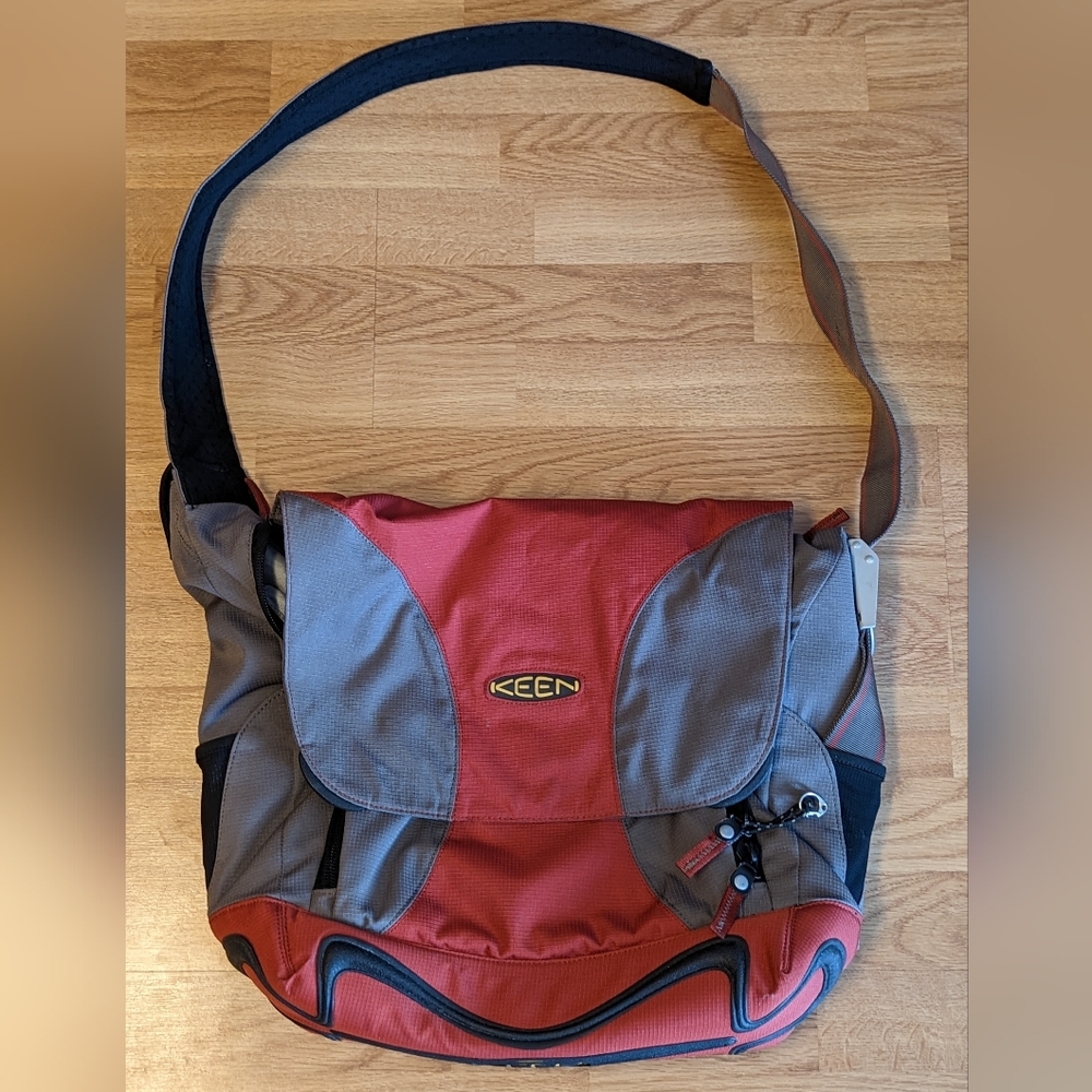 Keen Alameda 15 Hybridlife Shoulder Messenger Crossbody Travel Bag Laptop